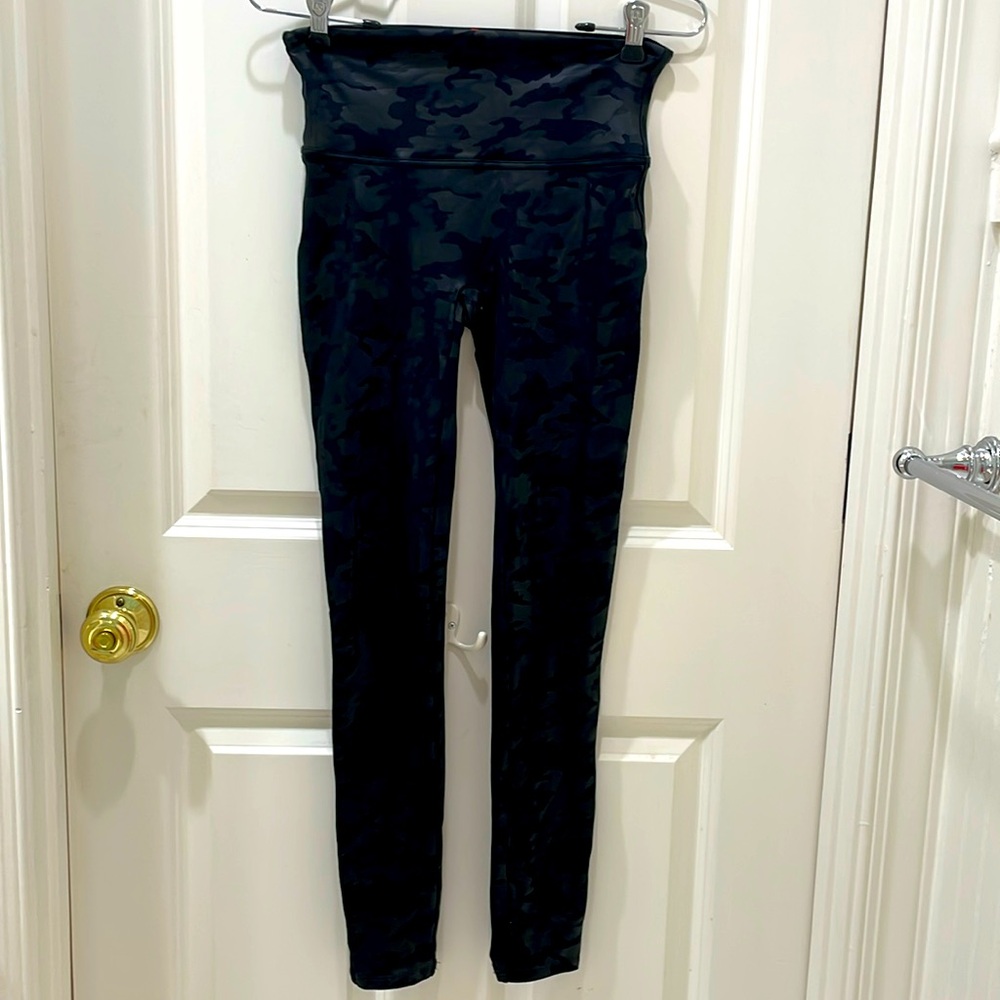 SPANX Black Metallic Camouflage Leggings Size Medium